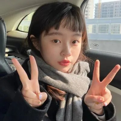 戴金色面具的男子